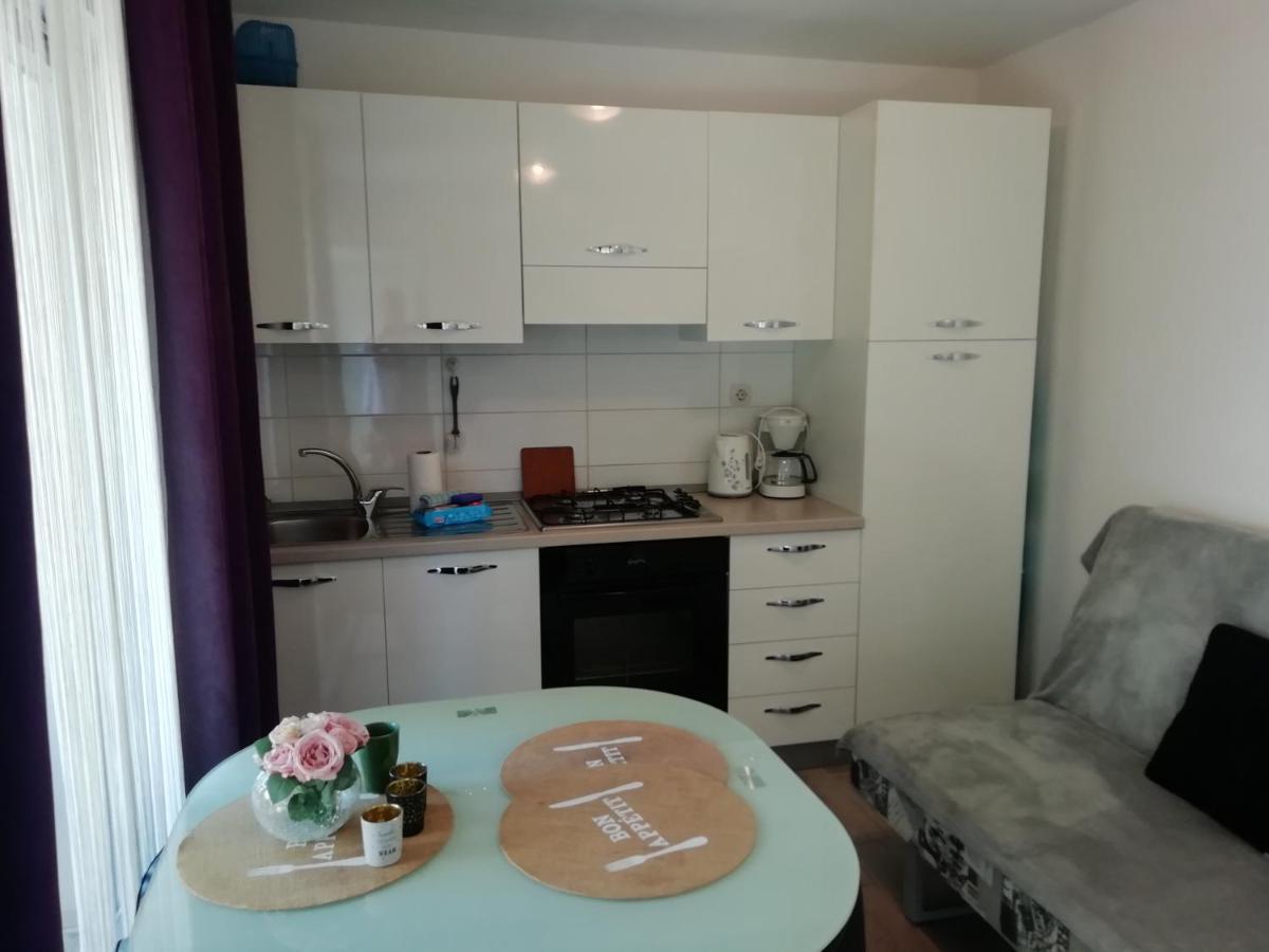 Apartments Emi & Nini シベニク エクステリア 写真