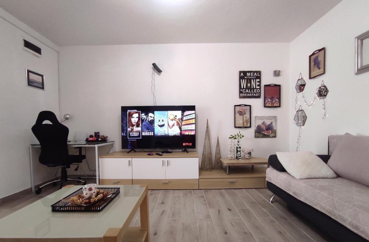 Apartments Emi & Nini シベニク エクステリア 写真
