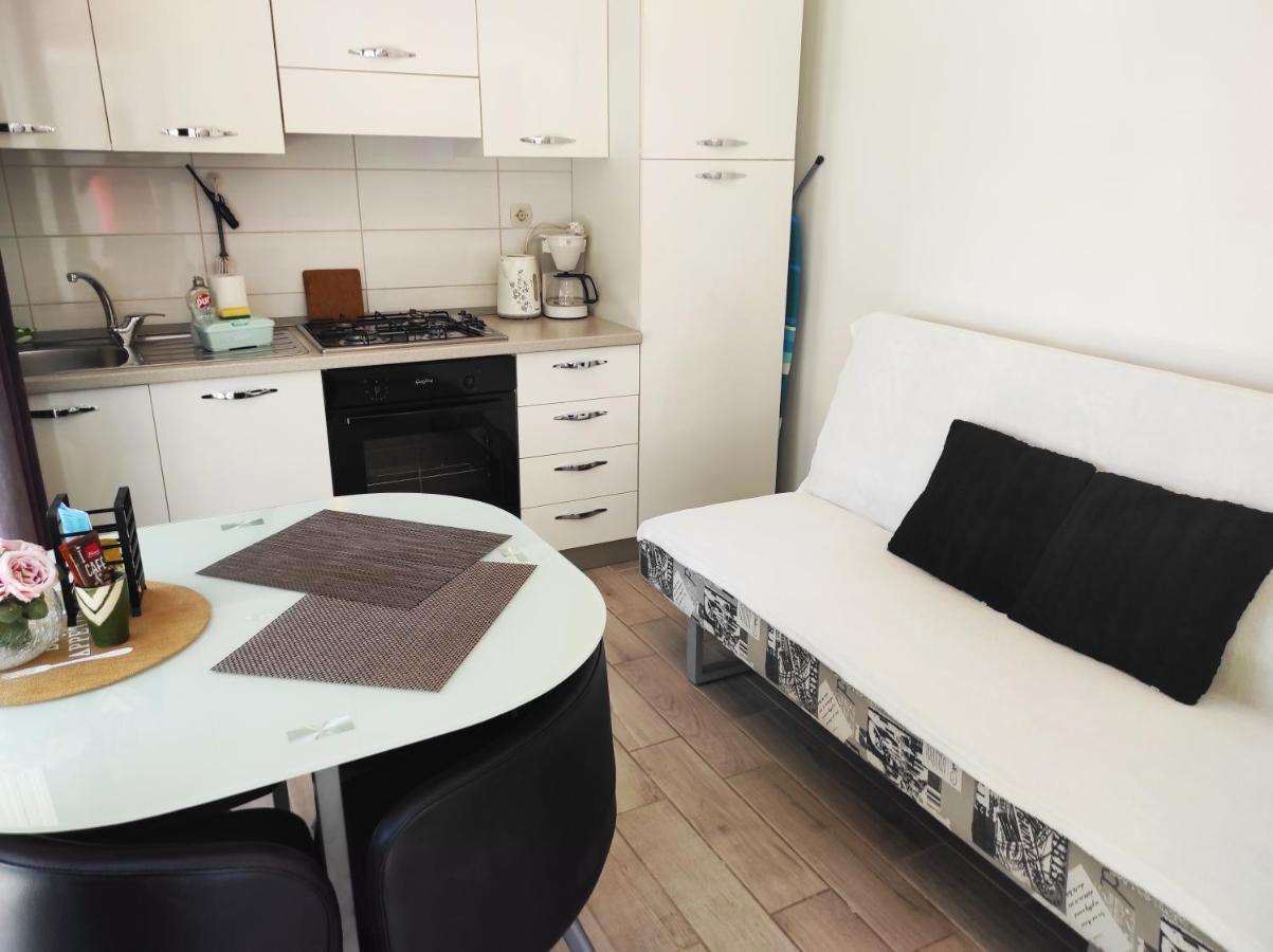 Apartments Emi & Nini シベニク エクステリア 写真