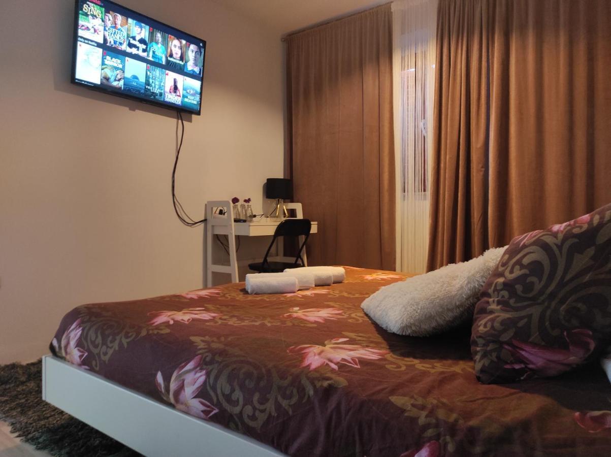 Apartments Emi & Nini シベニク エクステリア 写真