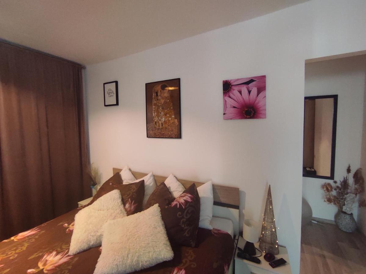 Apartments Emi & Nini シベニク エクステリア 写真