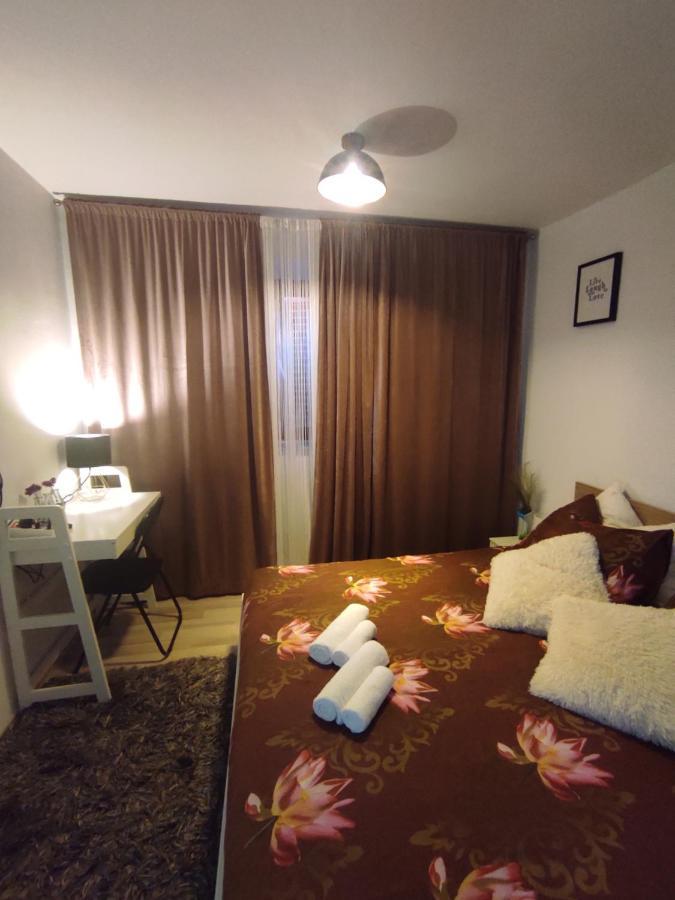Apartments Emi & Nini シベニク エクステリア 写真