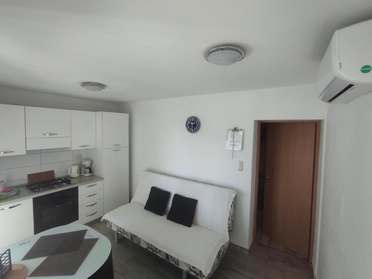 Apartments Emi & Nini シベニク エクステリア 写真
