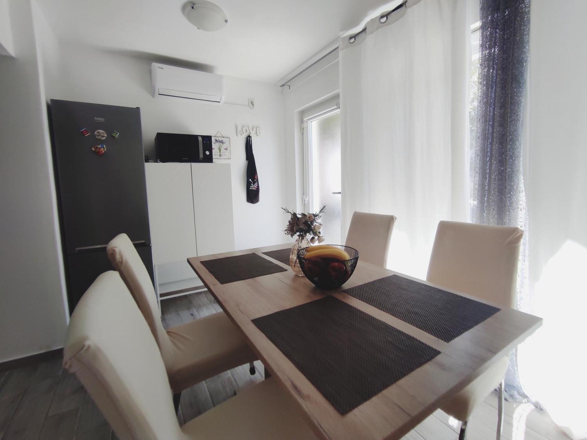 Apartments Emi & Nini シベニク エクステリア 写真
