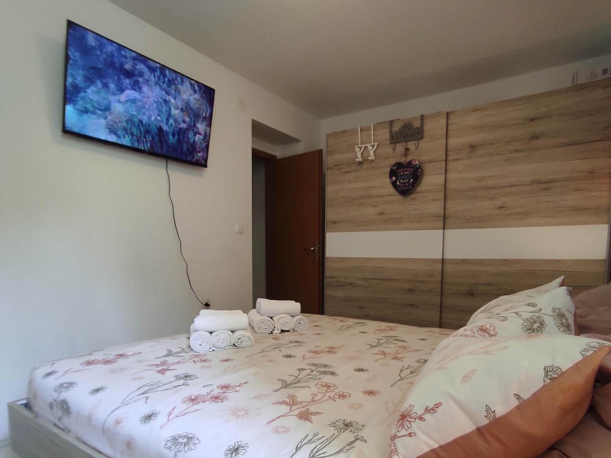 Apartments Emi & Nini シベニク エクステリア 写真