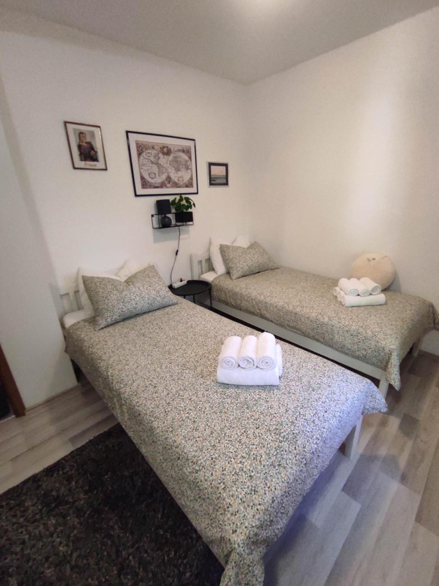 Apartments Emi & Nini シベニク エクステリア 写真
